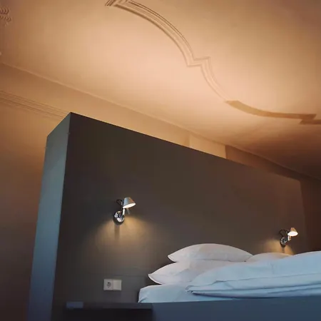 Der Pfarrhof Szálloda *