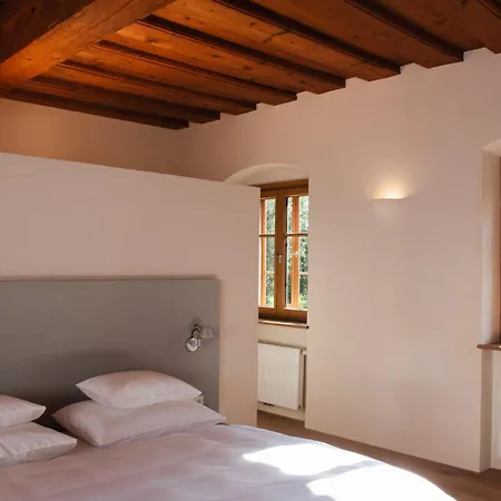 Der Pfarrhof Szálloda